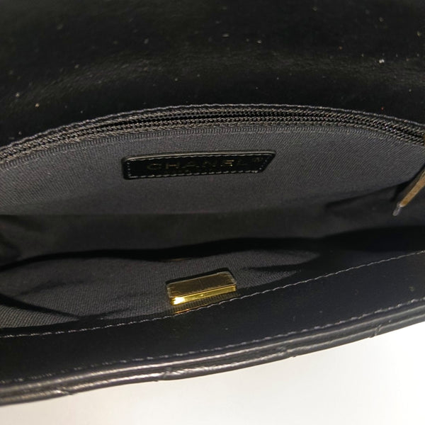 CLASSIC FLAP Piel de cordero acolchada negra