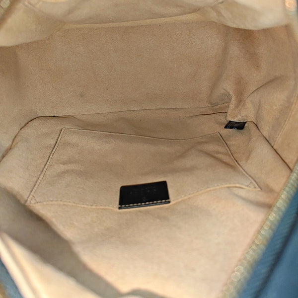 Mochila de piel de ternera acolchada negra
