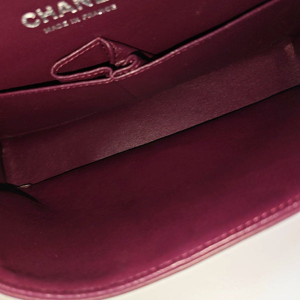 Authenticated pre-owned CLASSIC FLAP Medium Patent Calfskin Purple - Shoulder Bag at Looply