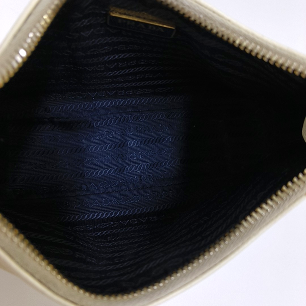 Authenticated pre-owned Re-Edition2005 Saffiano Calfskin White - Crossbody Bag at Looply