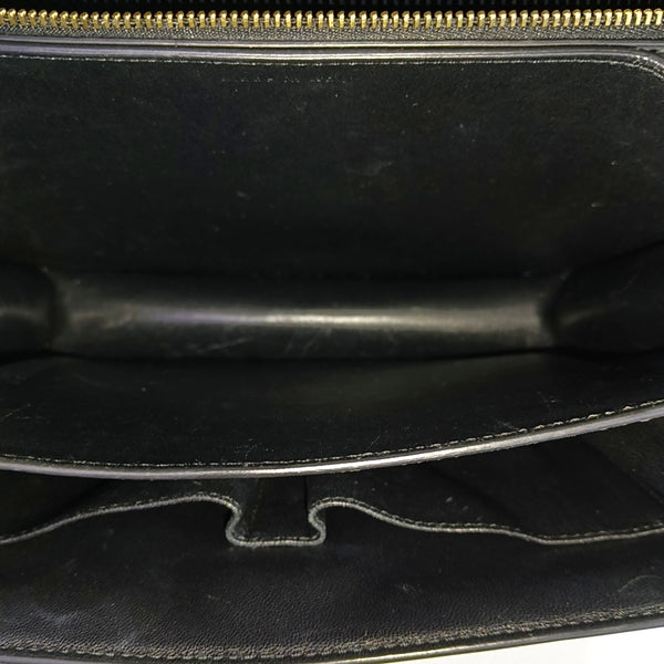 Authenticated pre-owned CLASSIC BOX Medium Calfskin Black - Crossbody Bag at Looply