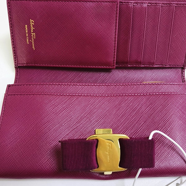 Authenticated pre-owned Gancini Calfskin Pink Wallet - Wallet at Looply