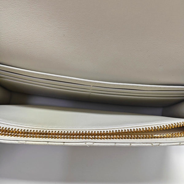 Authenticated pre-owned Dior Caro Quilted Calfskin White - Shoulder Bag at Looply