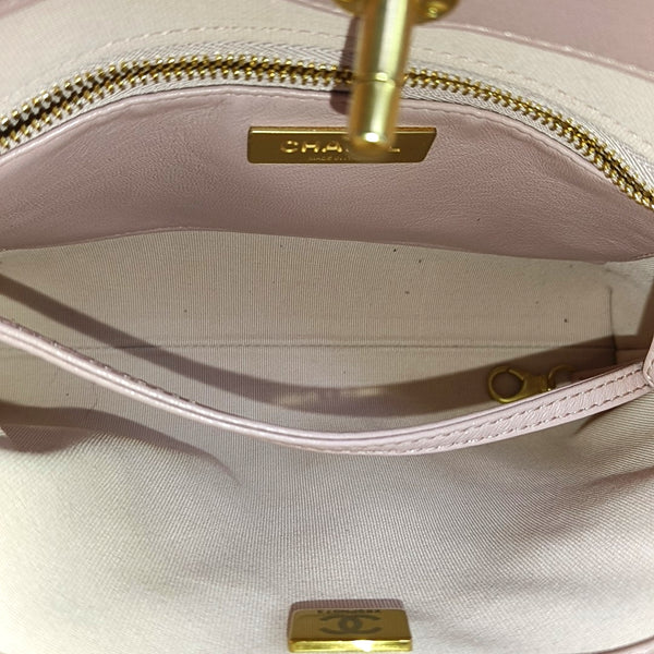 CHANEL 31 Quilted Suede Pink
