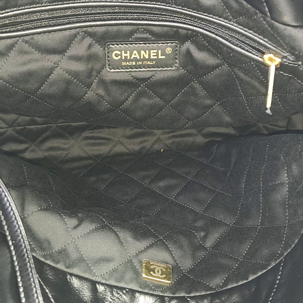 CHANEL 22 Small Quilted Calfskin Black