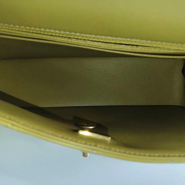 Authenticated pre-owned COCO HANDLE Quilted Lambskin Green - Shoulder Bag at Looply