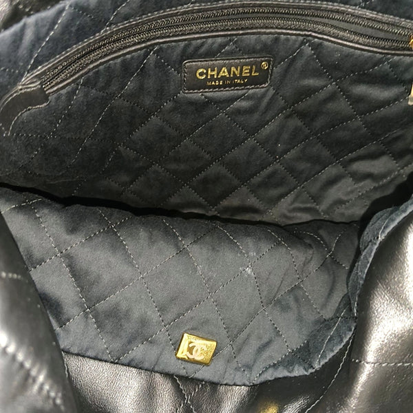 CHANEL 22 Small Quilted Calfskin Black
