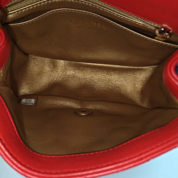 Authenticated pre-owned CLASSIC FLAP Quilted Lambskin Red - Shoulder Bag at Looply