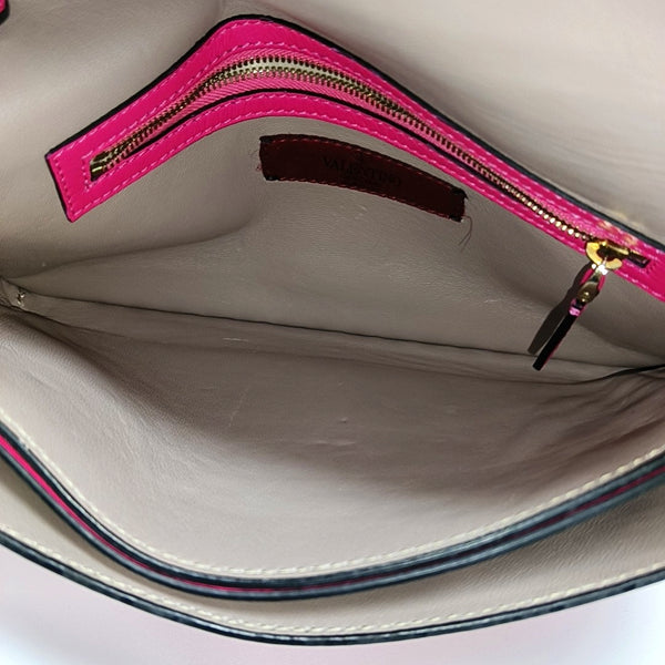 Authenticated pre-owned Rockstud Lambskin Pink - Clutch at Looply