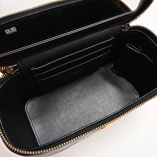 VANITY CASE Small Quilted Lambskin Black