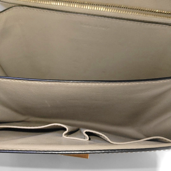 Authenticated pre-owned CLASSIC BOX Medium Calfskin Beige - Shoulder Bag at Looply