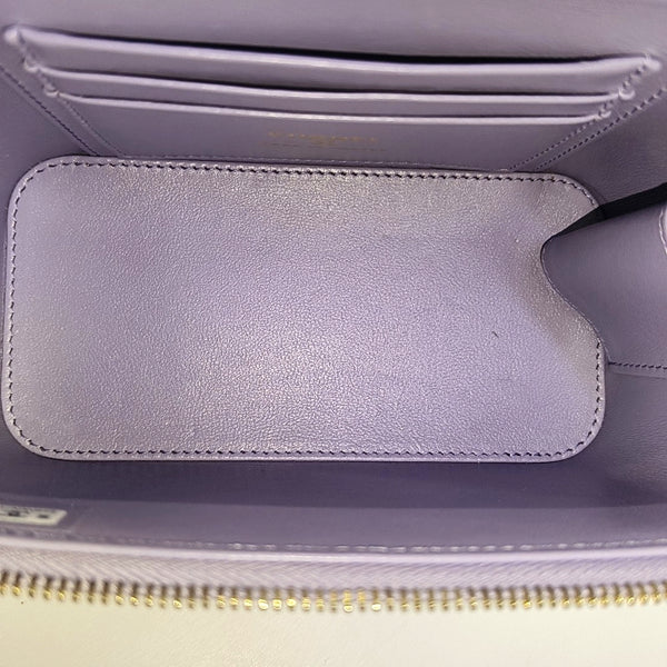 ESTUCHE DE TOCADOR Piel de cordero acolchada Morado