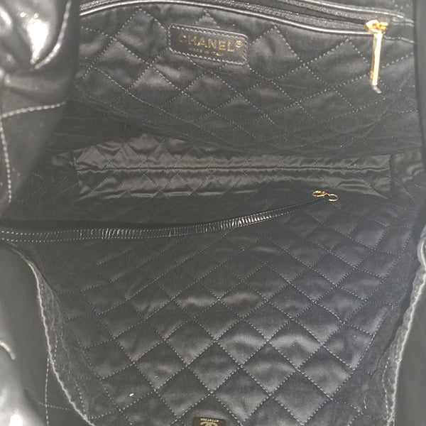 CHANEL 22 Large Quilted Calfskin Black