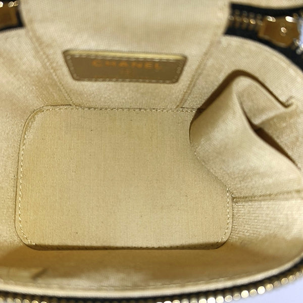 VANITY CASE Mini Quilted Lambskin Black