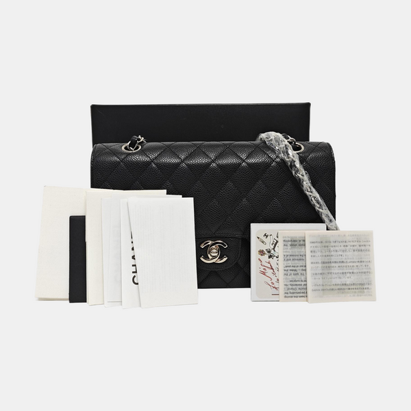 CLASSIC FLAP Medium Quilted Grained Calfskin Black