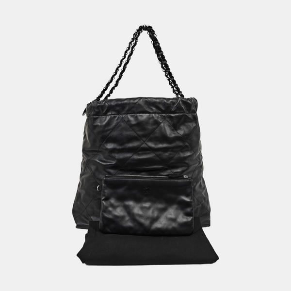CHANEL 22 Medium Quilted Calfskin Black