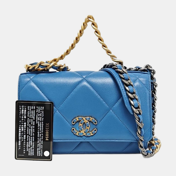 Chanel 19 WOC Piel de Cordero Acolchada Azul
