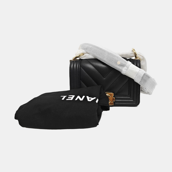 BOY CHANEL Small Chevron Calfskin Black