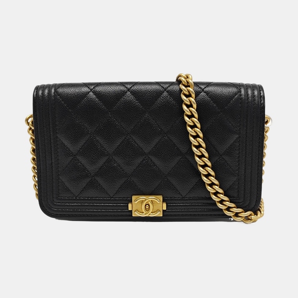 BOY CHANEL Piel de becerro graneada acolchada negra