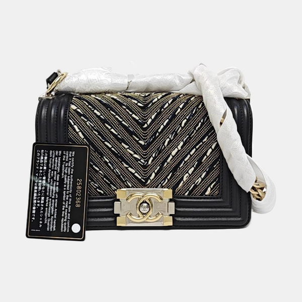 BOY CHANEL Small Chevron Calfskin Black