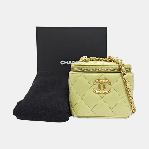 Authenticated pre-owned VANITY CASE Small Quilted Lambskin Green - Shoulder Bag at Looply