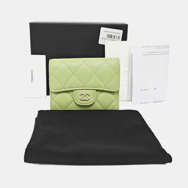 Cartera Clásica con Solapa de Piel de Cordero Acolchada Verde