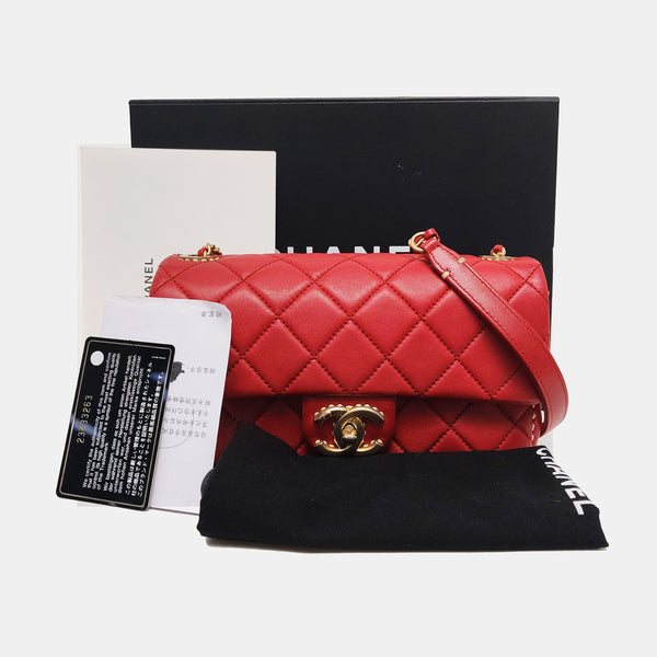Authenticated pre-owned CLASSIC FLAP Quilted Lambskin Red - Shoulder Bag at Looply