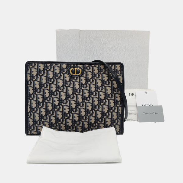 Authenticated pre-owned 30 Montaigne East-West Oblique Canvas Blue - Clutch at Looply