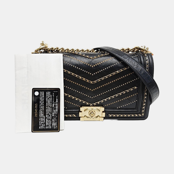 BOY CHANEL Medium Chevron Calfskin Black