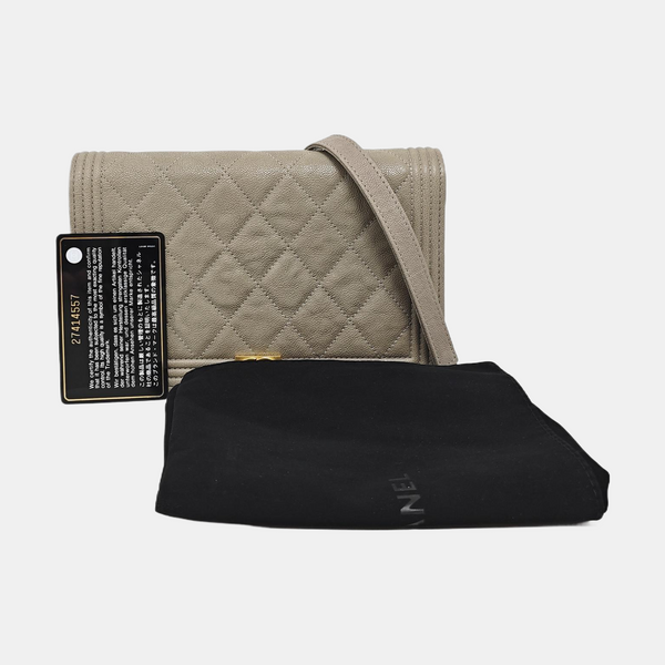 BOY CHANEL WOC Piel de becerro graneada acolchada gris