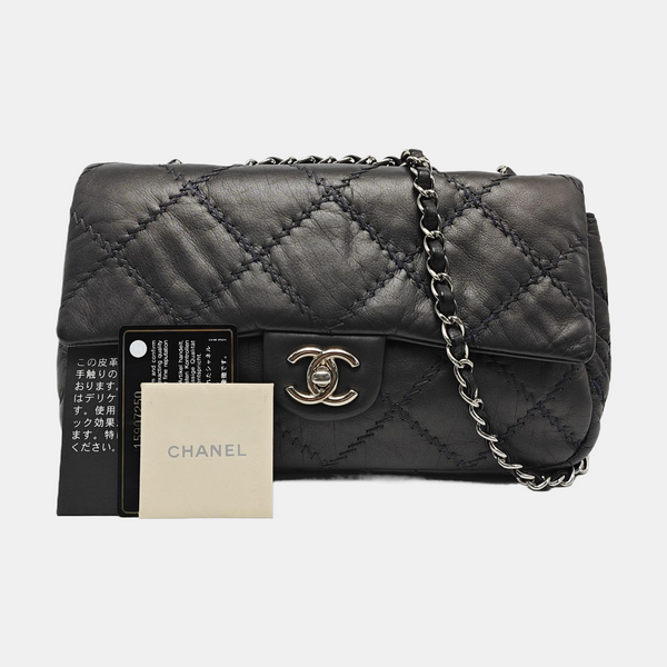 Authenticated pre-owned CLASSIC FLAP Medium Quilted Calfskin Grey - Shoulder Bag at Looply