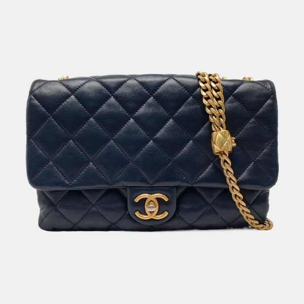 Authenticated pre-owned CLASSIC FLAP Quilted Lambskin Blue - Crossbody Bag at Looply