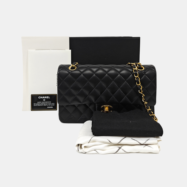 CLASSIC FLAP Medium Quilted Lambskin Black