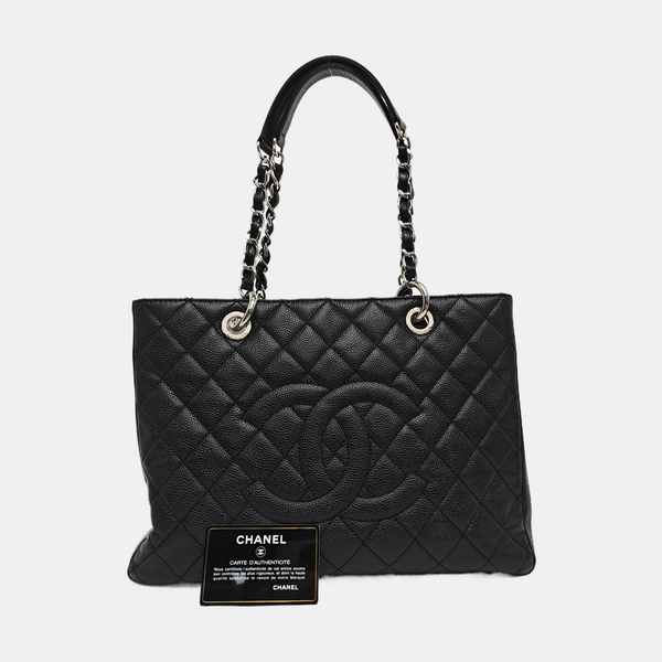 CHANEL GST Grande Piel de Becerro Granulada Acolchada Negra