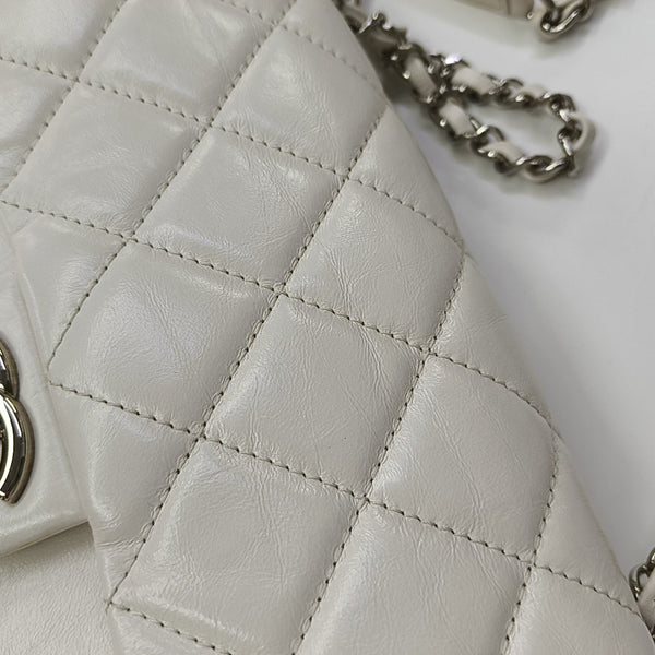 CLASSIC FLAP Mini Quilted Calfskin White