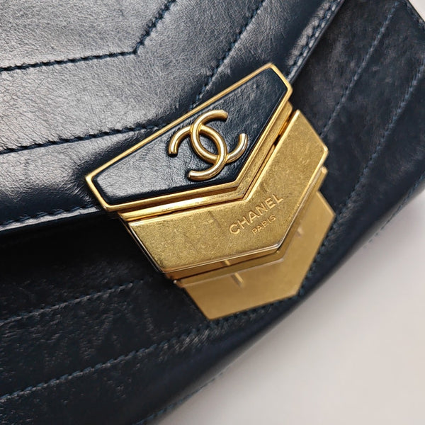 MEDAL ENVELOPE Chevron Calfskin Blue