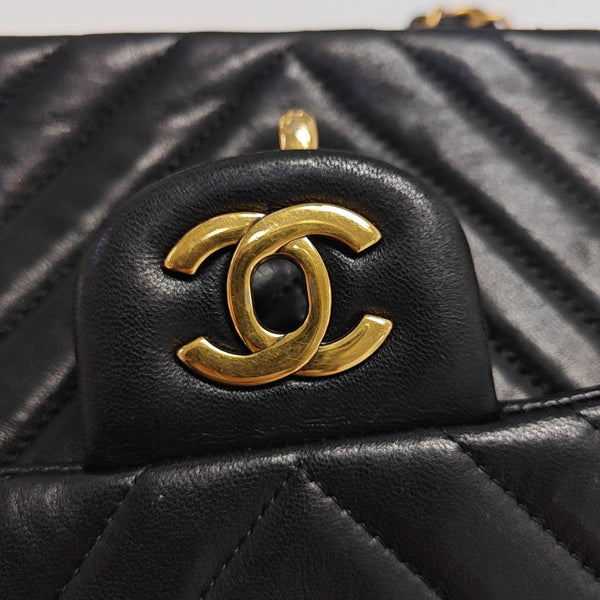 CLASSIC FLAP Mini Chevron Lambskin Black