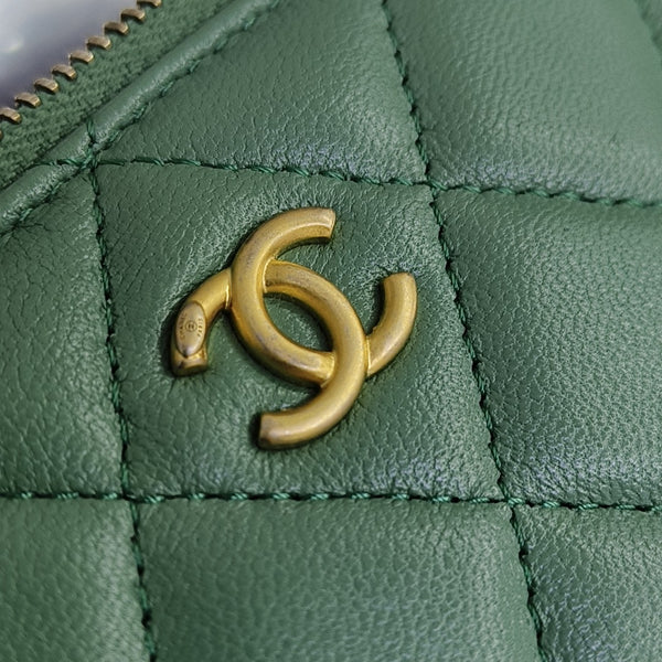 VANITY CASE Small Quilted Lambskin Green