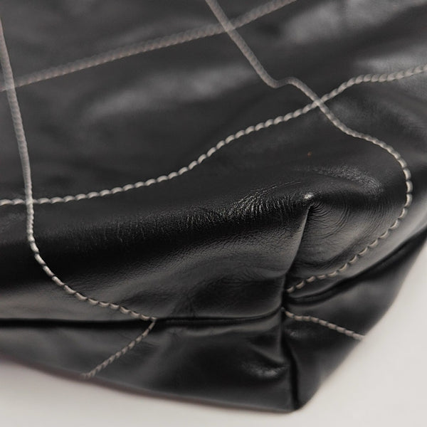 CHANEL 22 Small Quilted Calfskin Black