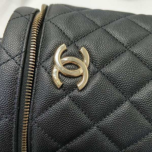 VANITY CASE Medium Quilted Grained Calfskin Black