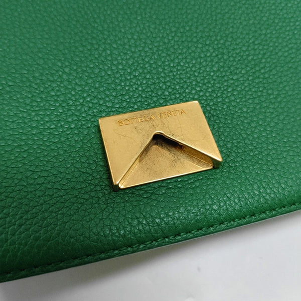 Authenticated pre-owned Mount Calfskin Green - Crossbody Bag at Looply