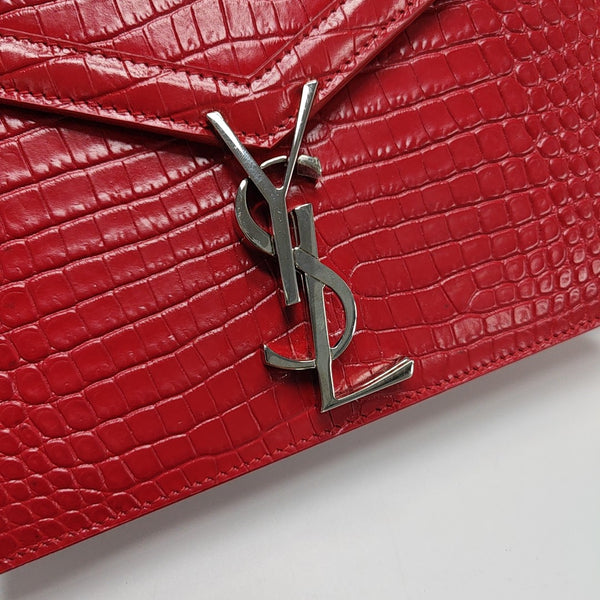 Authenticated pre-owned CASSANDRA Calfskin Red - Shoulder Bag at Looply