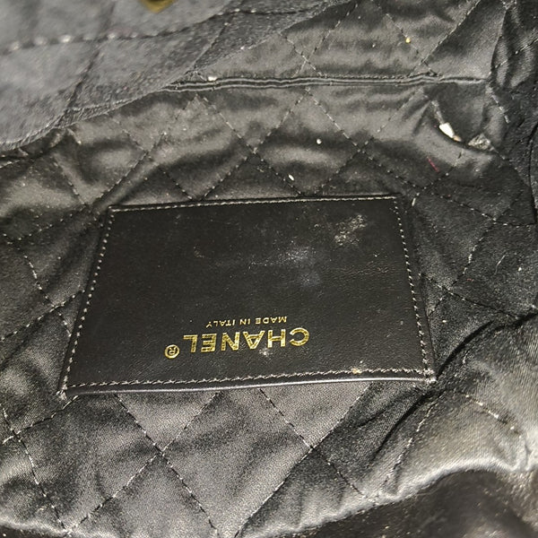 CHANEL 22 Mini Quilted Calfskin Black