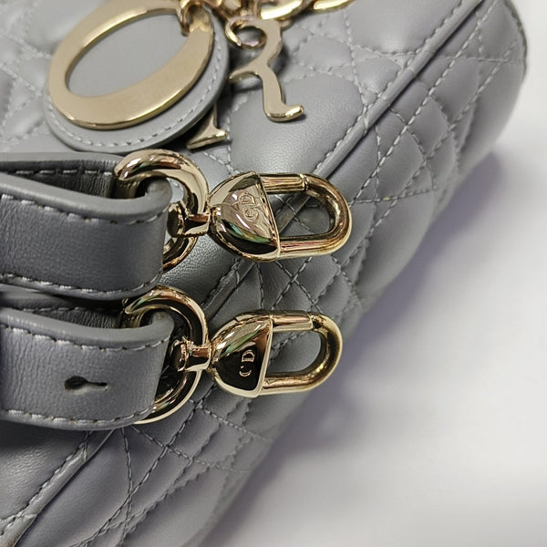 Lady Dior Pequeño de Piel de Cordero Acolchada Gris