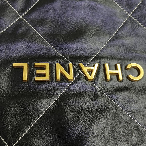 CHANEL 22 Medium Quilted Calfskin Black