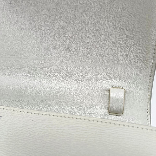 Authenticated pre-owned CLASSIC BOX Medium Calfskin White - Crossbody Bag at Looply