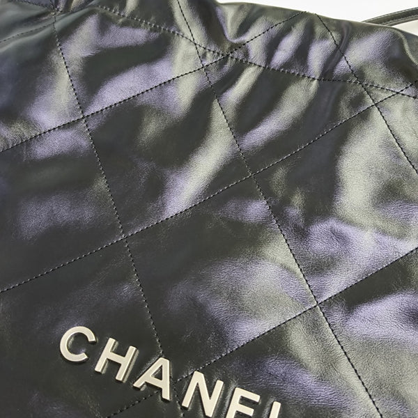 CHANEL 22 Medium Quilted Calfskin Black