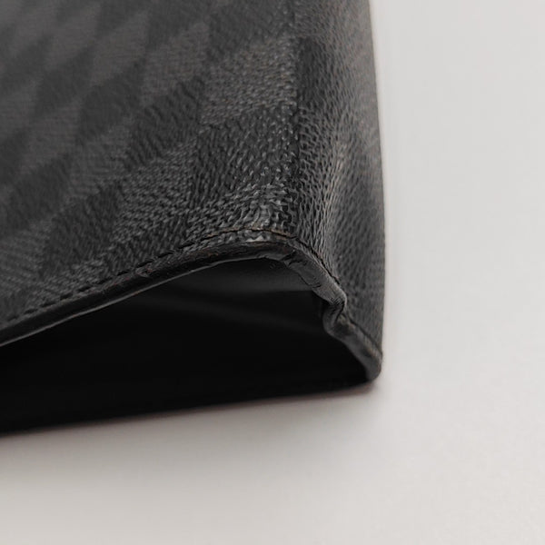 Pochette Voyag MM Damier Graphite Coated Canvas Gray