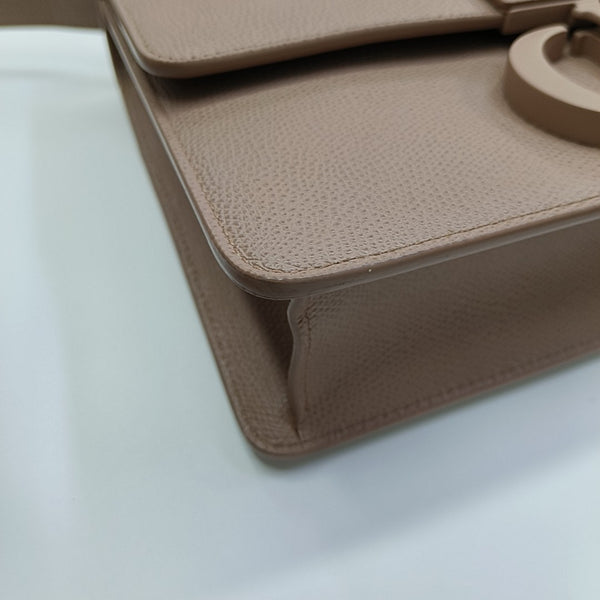 30 Montaigne Medium Calfskin Beige