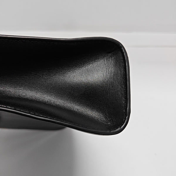 MANHATTAN Medium Calfskin Black